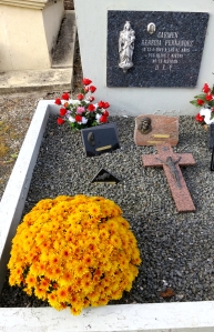 Carmen's grave