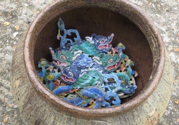 Dragons in pot