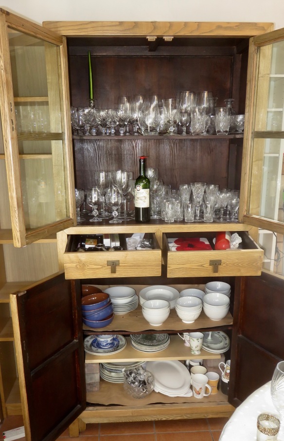 Kitchen glasses cabinet