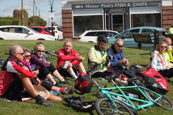 Cyclists lunching 3