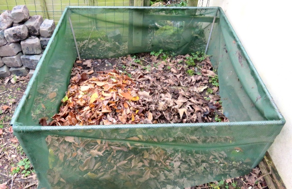 Leaf compost bin
