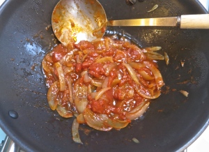 Onion and tomato sauce