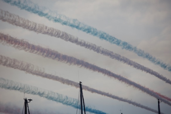 Red arrows trail 1